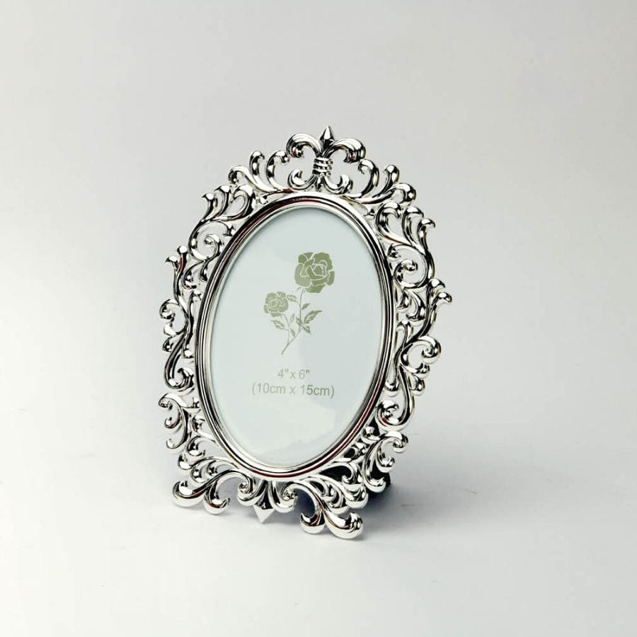 an Oval shaped Photo Frame with intriguing patterns on its borders having a photograph requirement of 10 into 15 centimeter