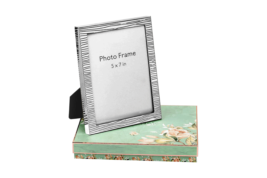 A Silver Plated Photo Frame With 5x7 size of photo requirement