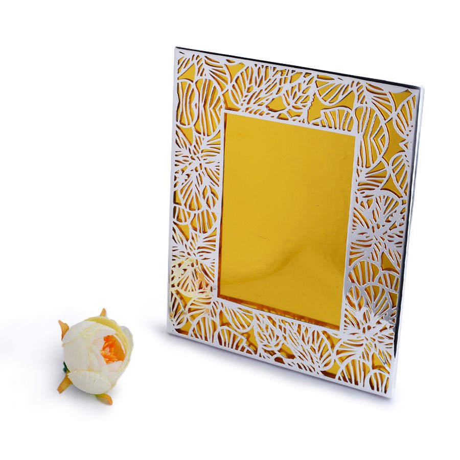 Contemporary cutwork border Photo Frame with a rose prop in the left